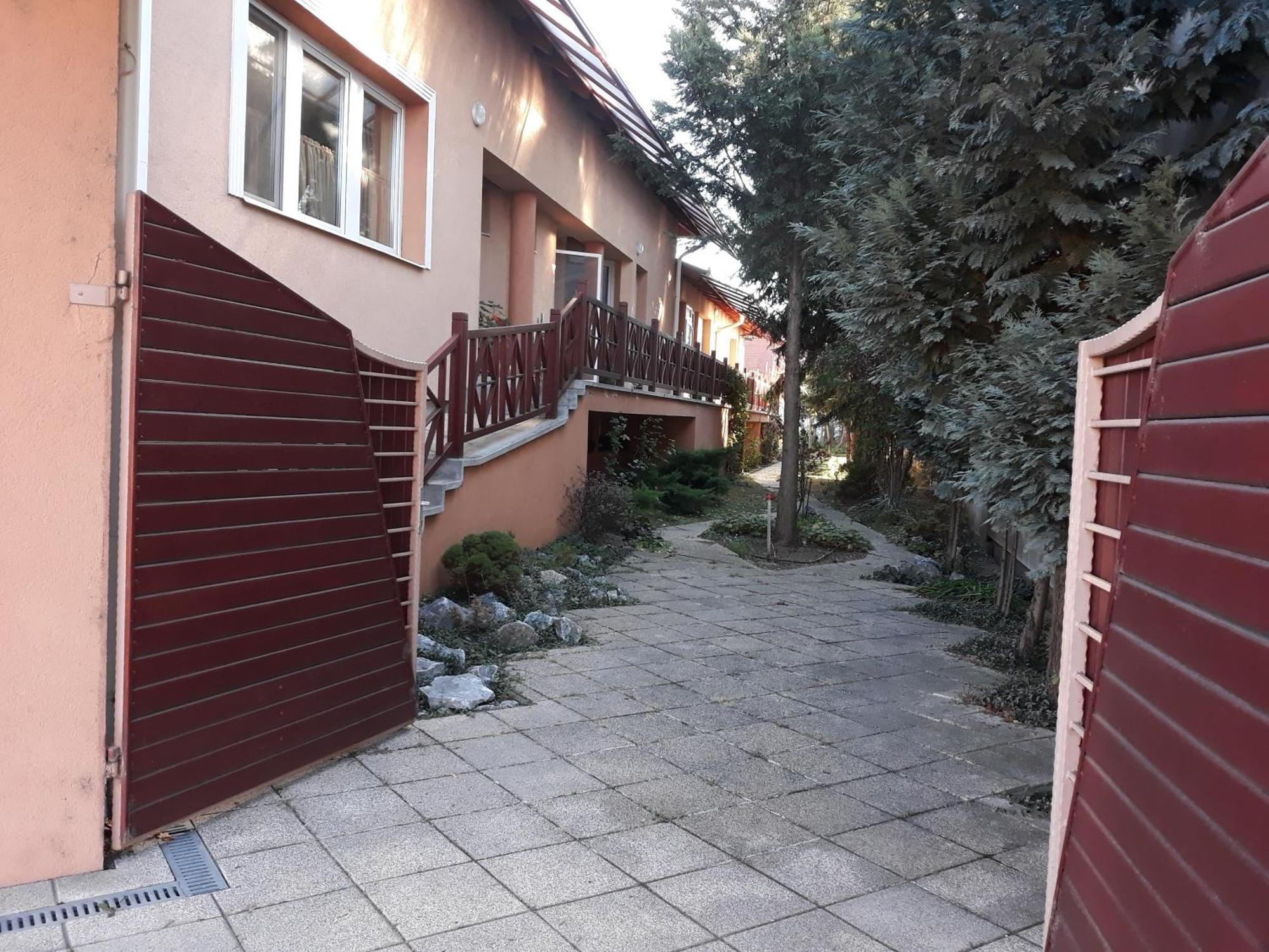 Kenezy Lux Apartman Vendeghaz Hajduszoboszlo Exterior photo